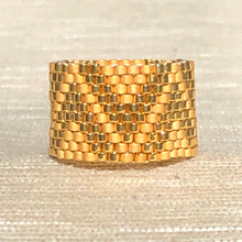 Load image into Gallery viewer, Via Nona Malibu woven ring in matte and shiny gold vees